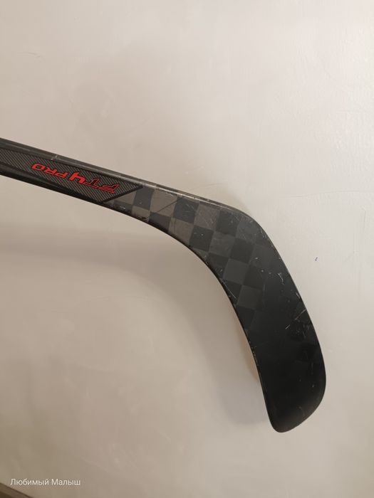 Продаю хоккейную клюшку