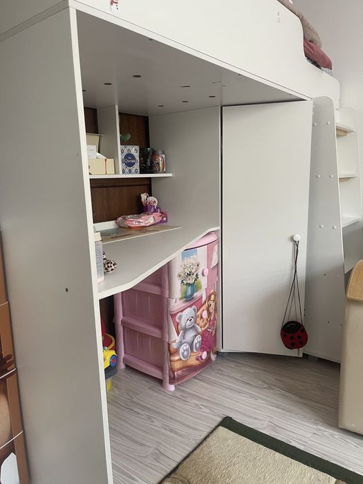 Детская кровать внутри шкаф