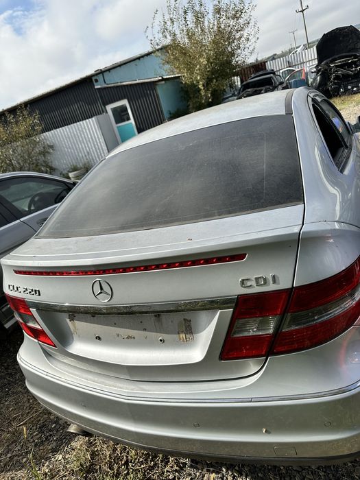 Dezmembrez mercedes c 220 w2008