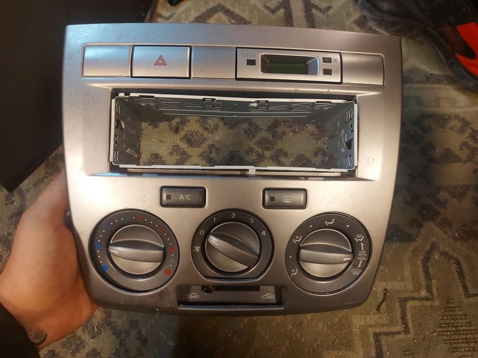 Оригинален панел климатик за Мазда 2 до 2008г