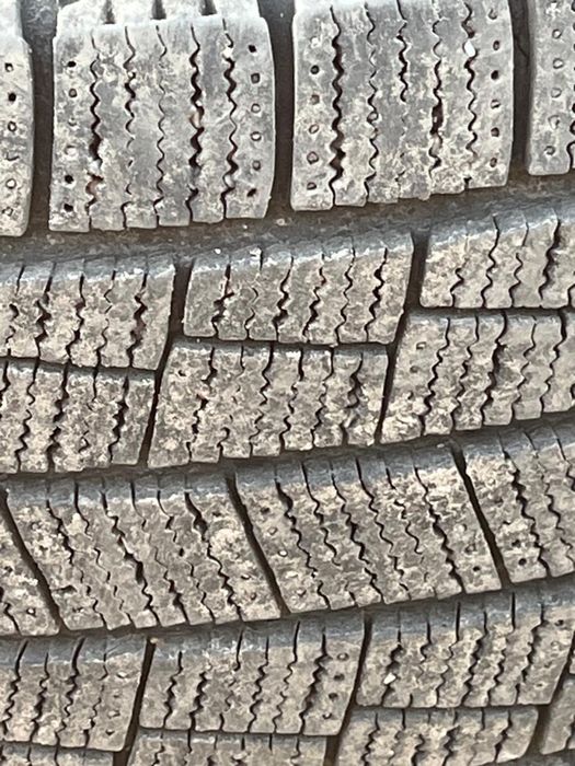 Продам зимние шины 215/60/17