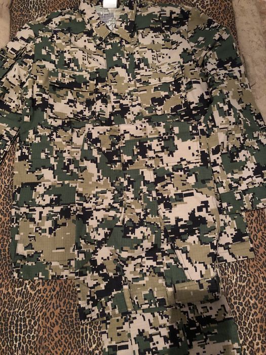 Продам коммуфляж зеленый , новый.