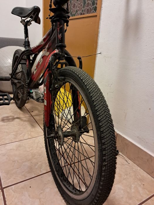 Twister BMX rosu cu negru