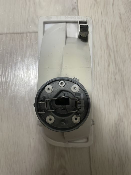 Правая туманка бмв е36 хелла(желтая)