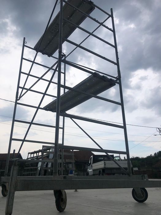 Inchiriez Schela Mobila zincata usoara pe roti