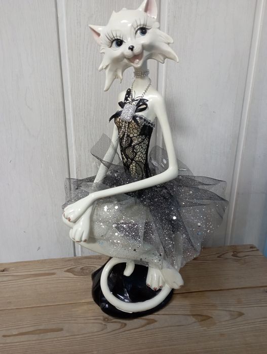 Статуэтка кошка белая