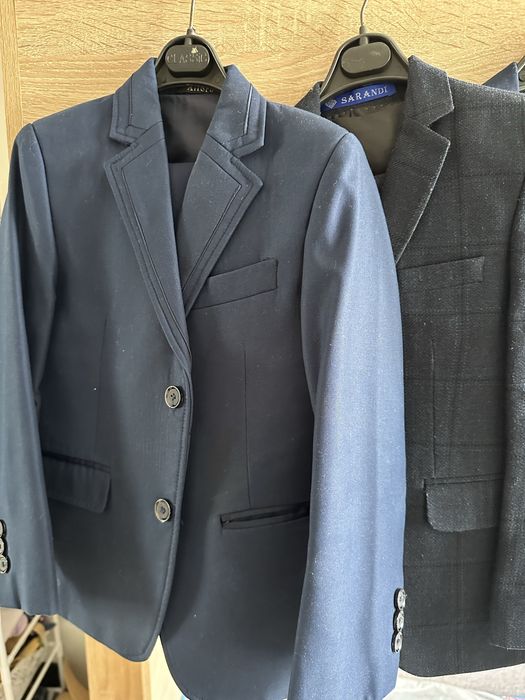 Продам школьные костюмы