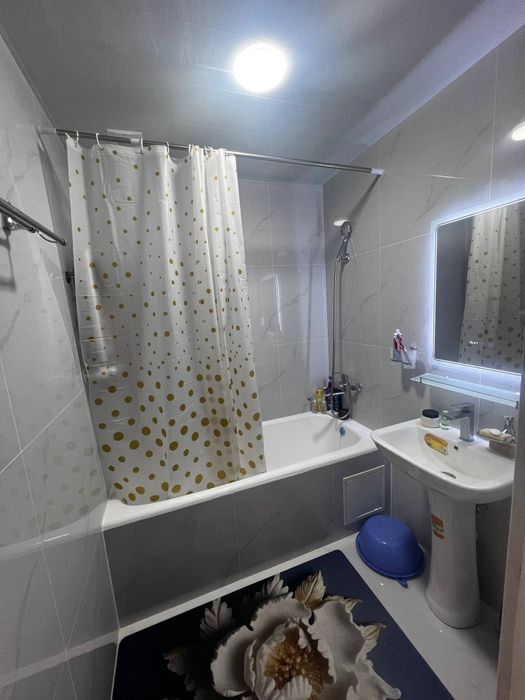 Срочна пролаётса 2 этаж 2/3 переделана  комнатная квартира в Алгаритме