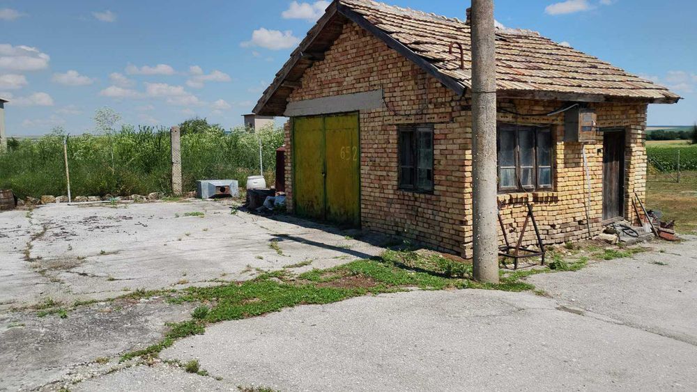 Продавам три казана за варене на ракия. Базата се намира в село БРЕСТАК област Варна.За повече информация на телефон 0889458866 Цена 60 000 евро