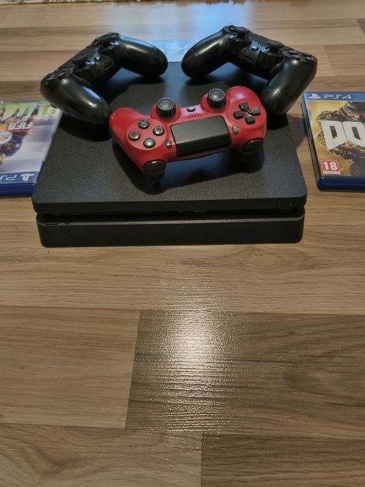 Vând PS4 Slim 1Tb in stare f buna