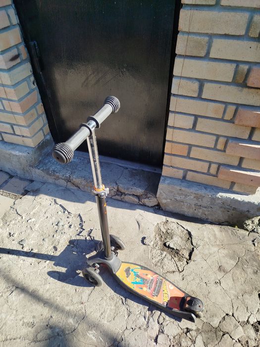 Продам самокат 6-9 лет