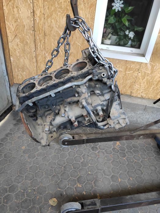 Продам Б/У. двигатель  4м40