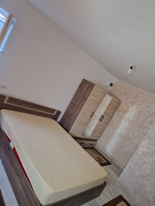 Închiriez 2 camere la casă
