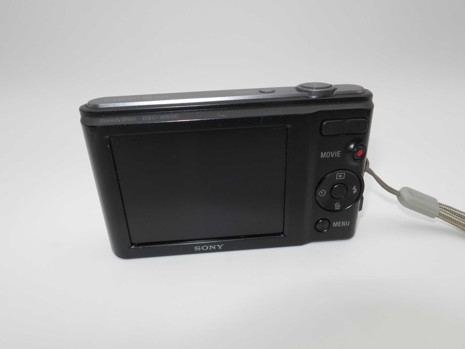 Sony Cyber-shot DSC W800 ултра компактен цифро фотоапарат в черен цвят, дигитална камера 20.1 MP CCD, 5x Оптичен Зум, като НОВА, работи отлично!