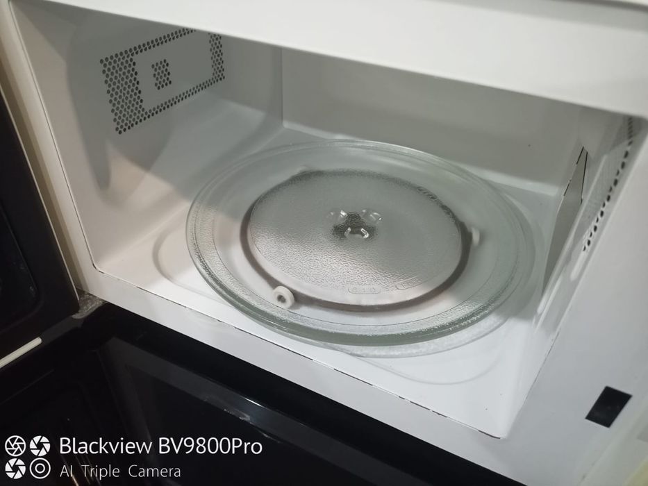 Микроволновка Elenberg.