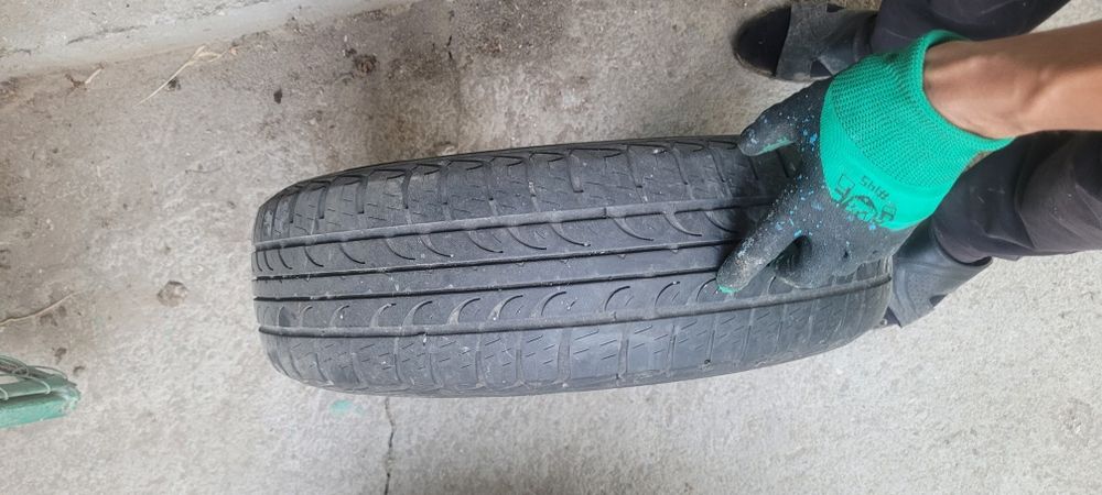 Продаются 2 покрышки на 15