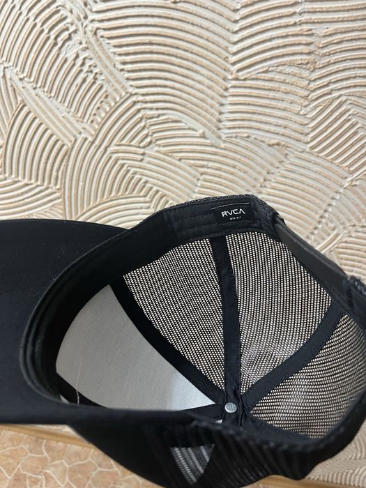 Чисто нова шапка  RVCA
