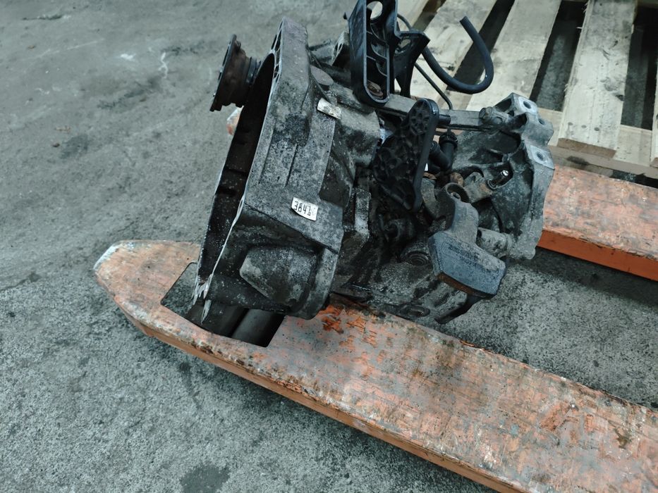 Скоростна кутия за VW Caddy 1.6tdi. MHZ