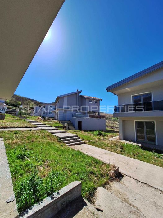 Продава се Къща в с. Белащица, Област Пловдив - 1850 кв.м за 541 €/кв.м - Снимка #4