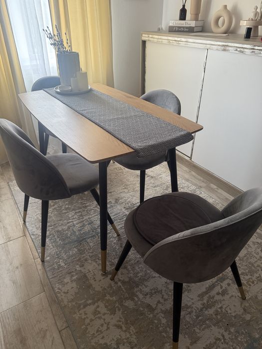Masa cu 4 scaune catifea