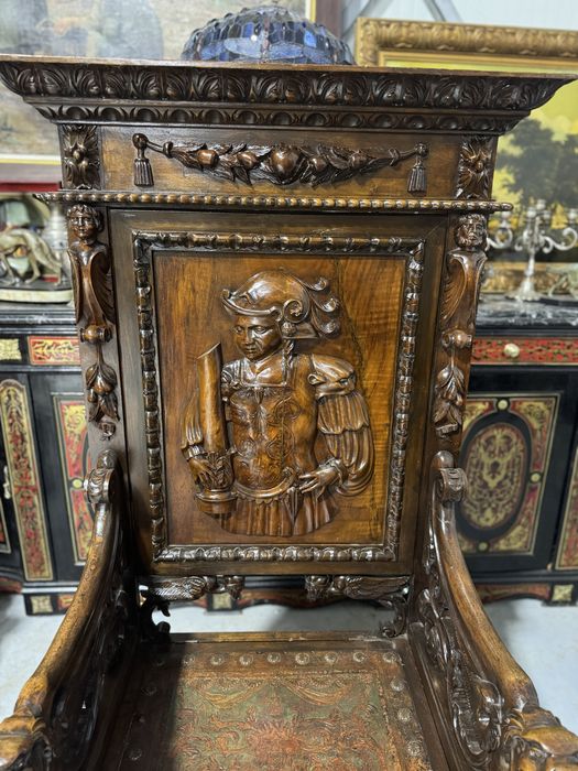 Scaun tron din lemn masiv, sculptat manual – cu ladă de depozitare