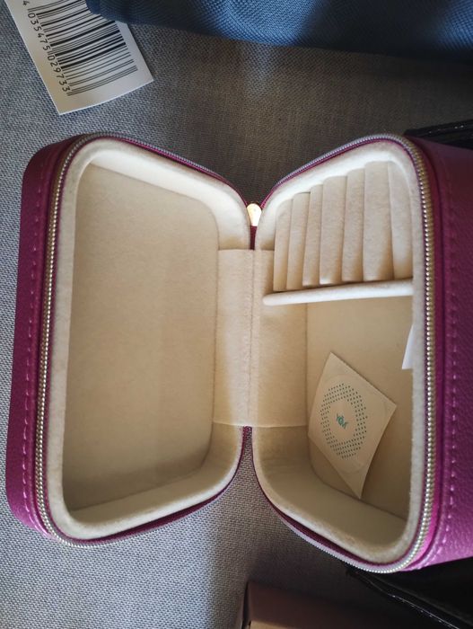 AVON - чанти, портфейли и аксесоари