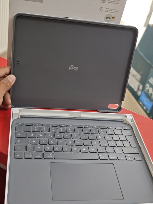 Husa Tastatura ipad Air 13 inch