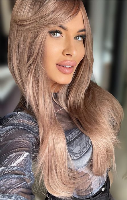 Peruca lunga saten dechis spre roze