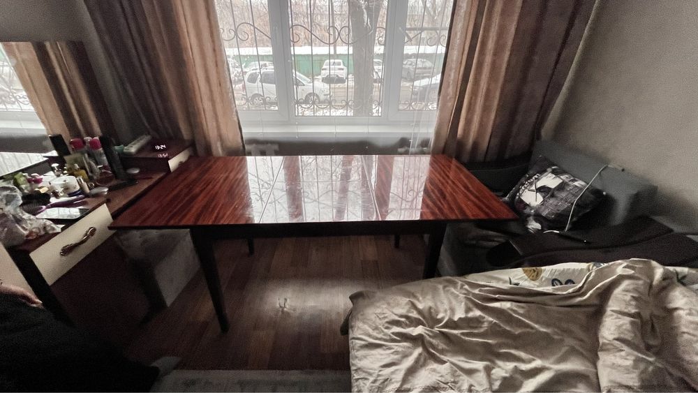 Стол гостиный деревяный