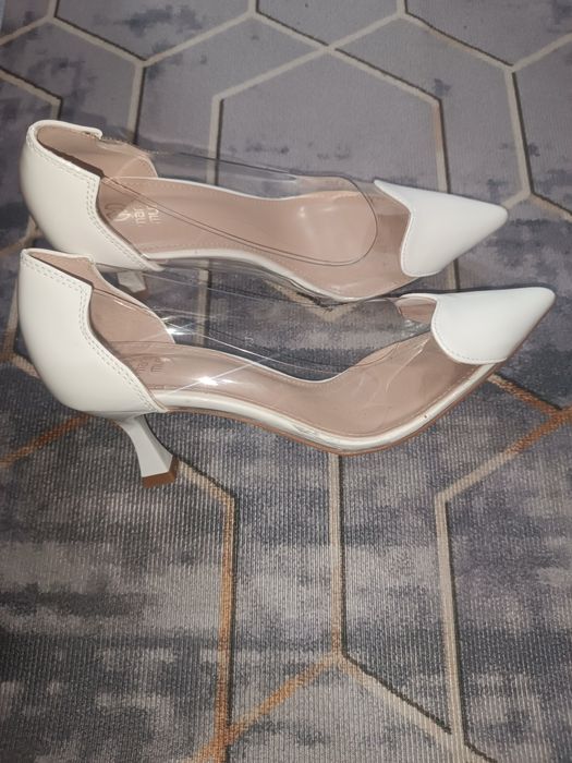 Белый каблук. Б/У