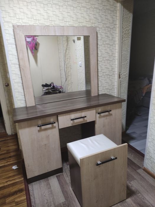 Продается трюмо в хорошем состоянии