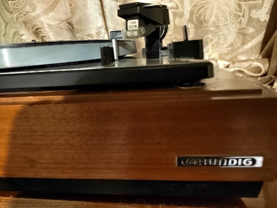 Техника  винила  проигрыватель , сд. полностью рабочий