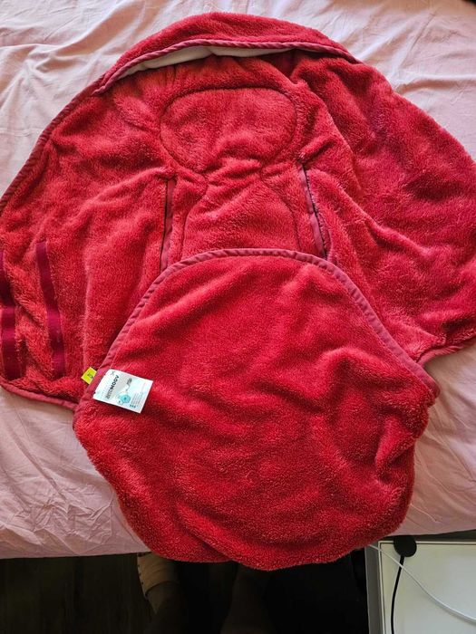 AeroMoov Air Wrapper одеало за столче за кола или количка - червено