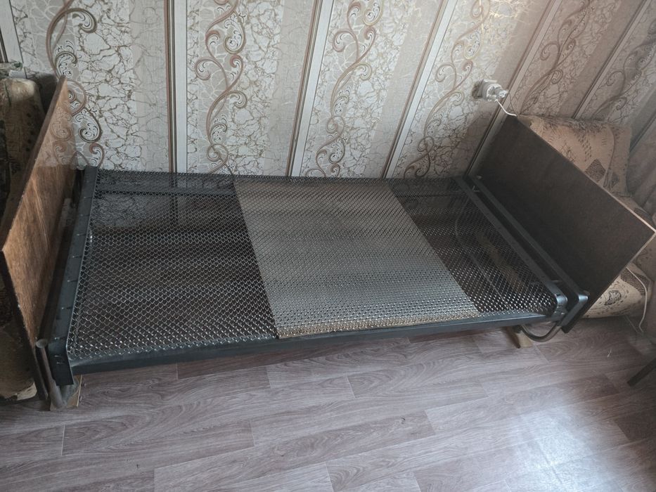 Железная кровать