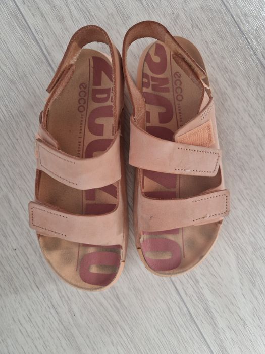 Продам детские сандалии