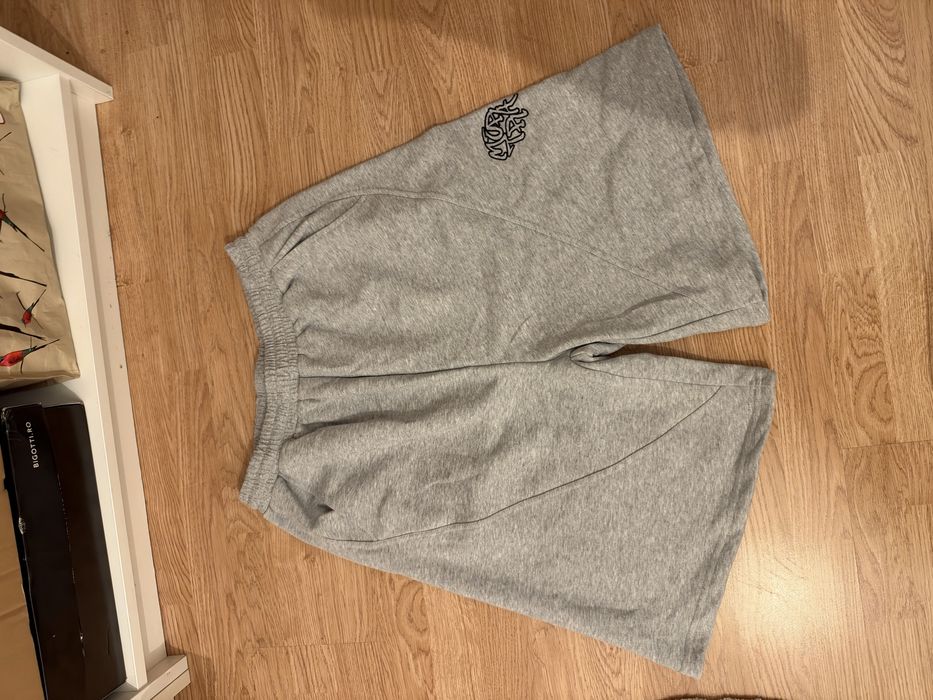 Pantaloni scurti gri calitativi mertra