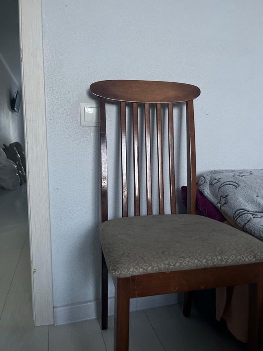 Продам стулья в гостиную