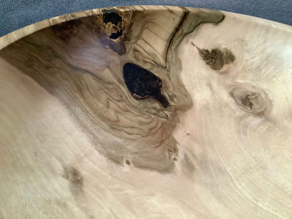 Platou din lemn de nuc prelucrat manual, finisaj 100% natural