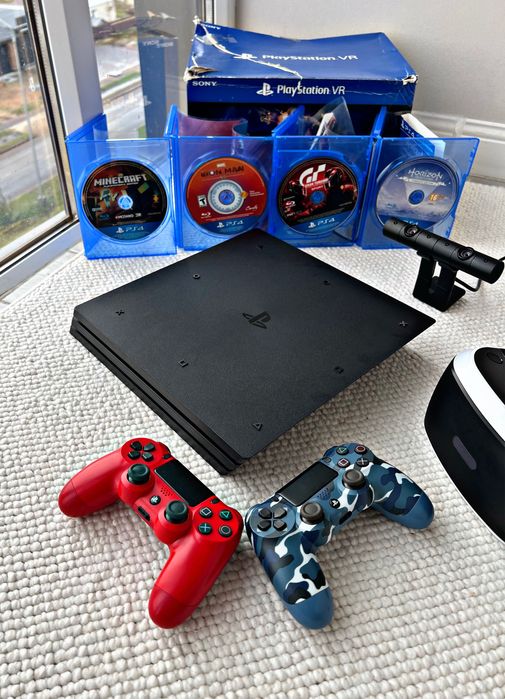 PlayStation 4 PRO{1tb} +VR,очки с 4дисками