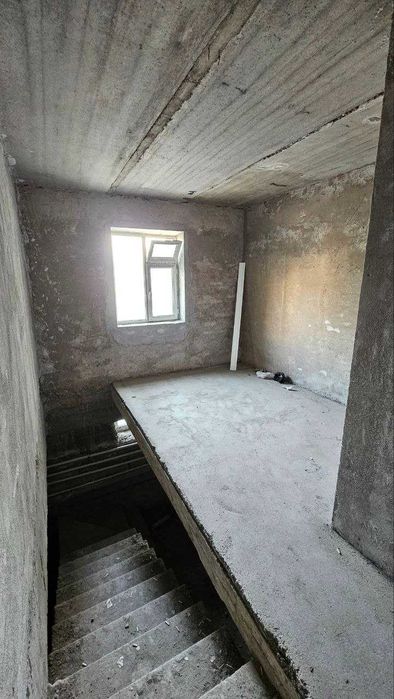 Квартира подвали билан сотилади