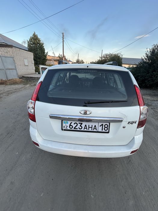 Продам приору 2171 белого цвета