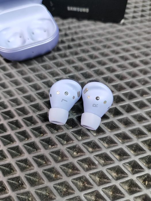 SAMSUNG GALAXY BUDS PRO  в отличном состоянии.
