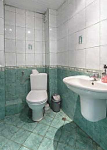 Дава се под наем Тристаен апартамент в Бургас, Център - 82 кв.м за 275 € - Снимка #2