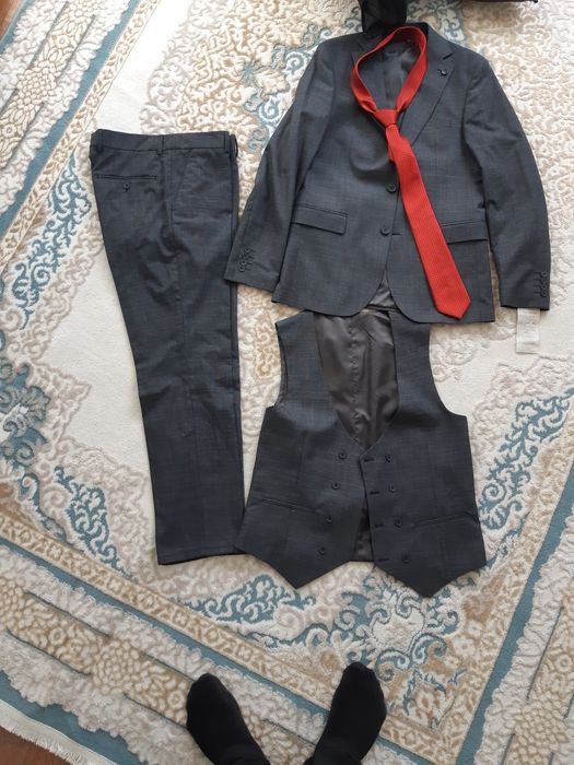 Костюмы тройка галстук вместе