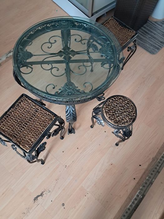 Vând masa veche cu scaune