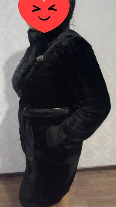 Шуба с норковым воротом.