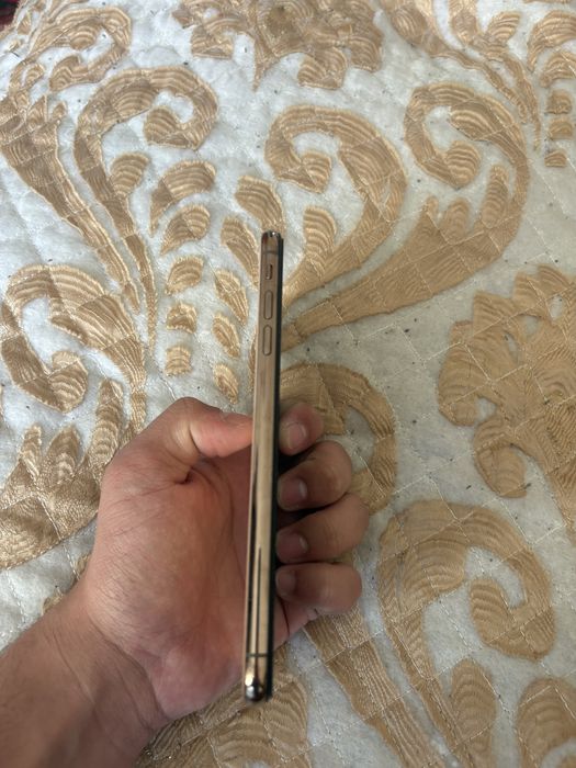 Продам айфон xs maks