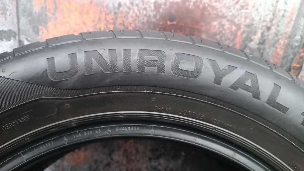 205/60/16 Uniroyal