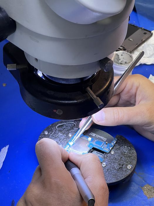 Carcasa iPhone 11  Red, Originala