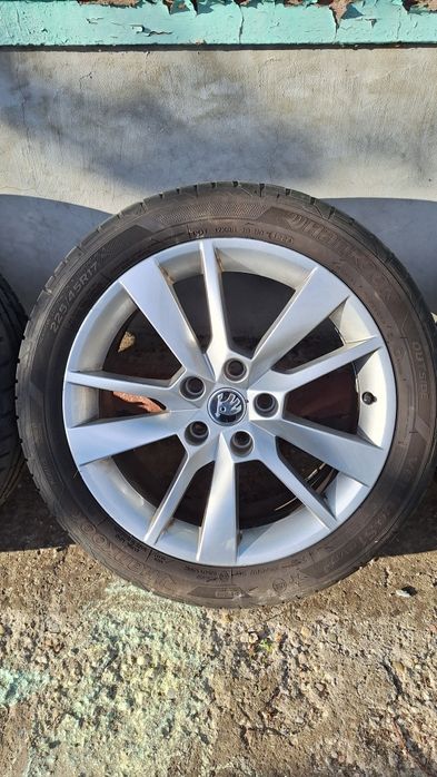 Vand roti originale Skoda pe 17". Aceste provin de la masina personala